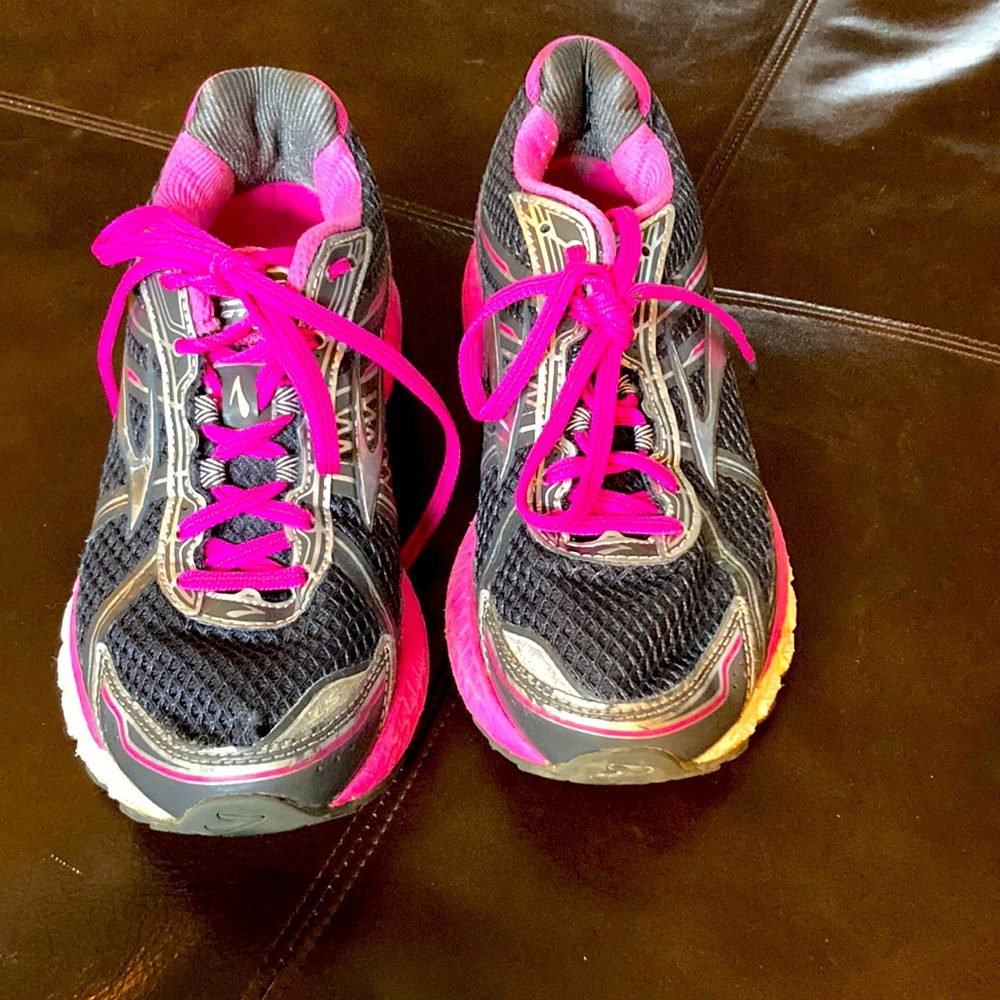 Brooks Adrenaline GTS 16 Running Shoes Pink Black Grey Silver  Women’s Sz 7